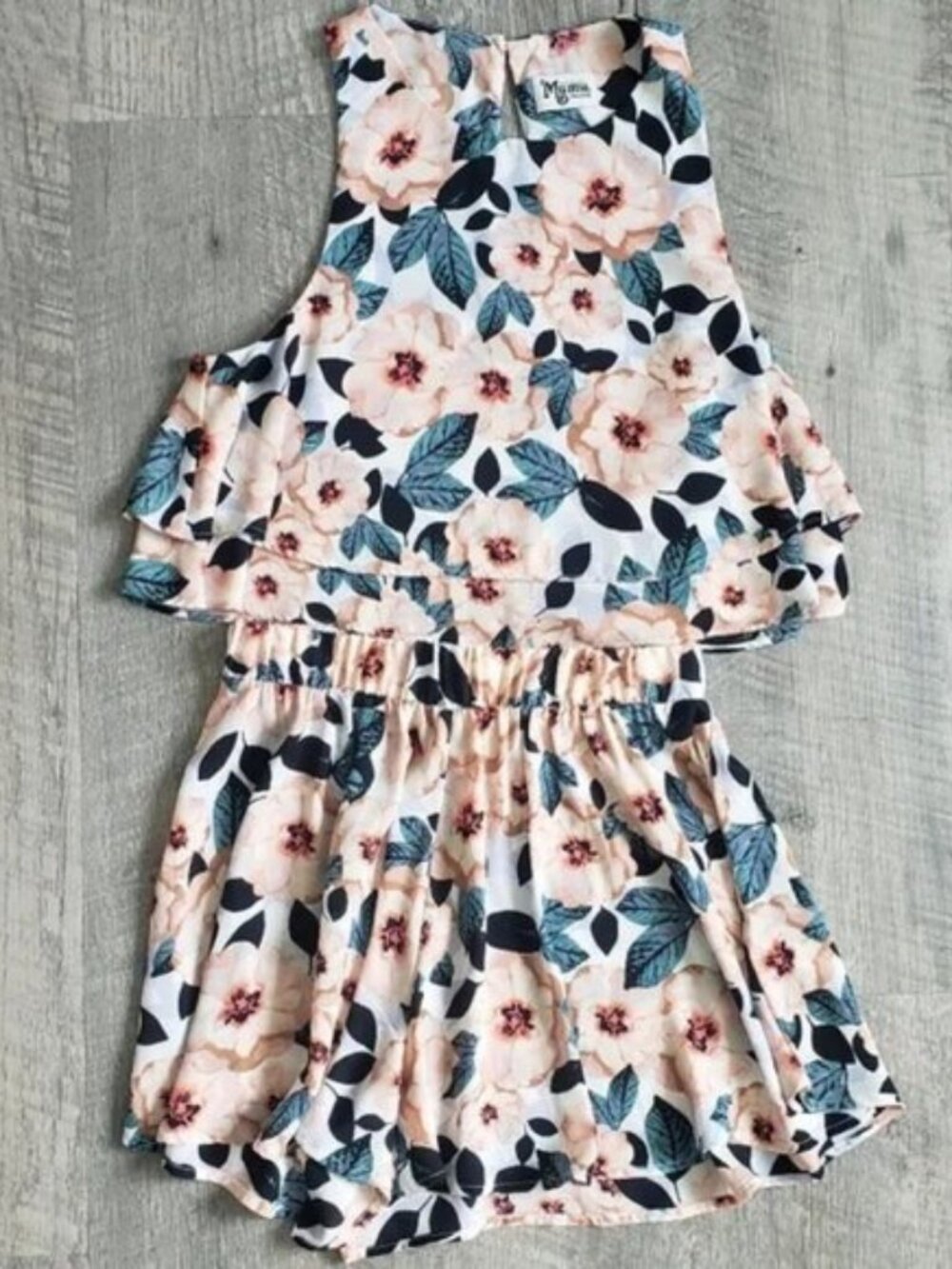 Show Me Your MuMu Floral Steel Magnolia Set.